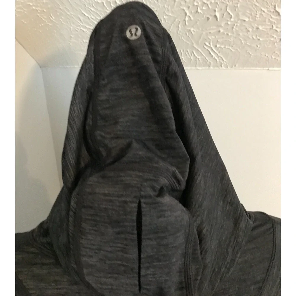 Lululemon Run in the Sun Hoodie 6 Black UPF Pullover Thumbholes